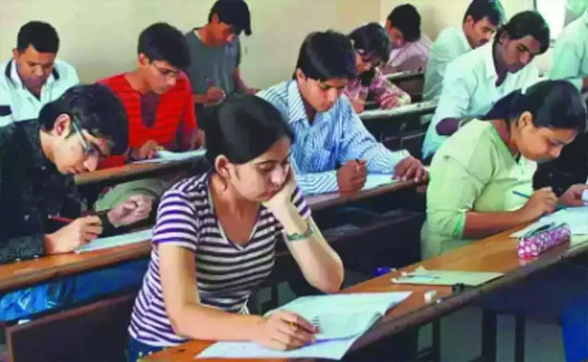 Telangana 10th Class 2025 Exam Fees Details and Dates  Telangana SSC exam fee payment deadline announcement  Last date for paying Telangana 10th class exam fees  Telangana Directorate of Government Examinations 10th class fee details  Telangana 10th class exam fee payment deadline notice 