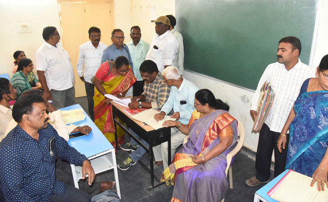 PRTU leaders reachers deo office for solving teachers issues  PRTU leaders request DEO M. Venkatalakshma to address teachers long-standing problems