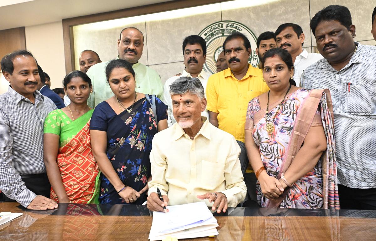 Chandrababu signs DSC notification, deceiving unemployed  AP CM Chandrababu's signature on DSC file criticized  AP CM Chandrababu Naidu Signs First File on Mega DSC Notification 2024