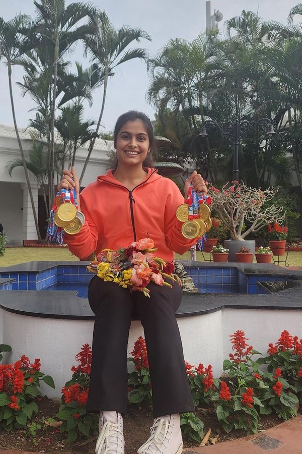 Manu Bhaker with medals