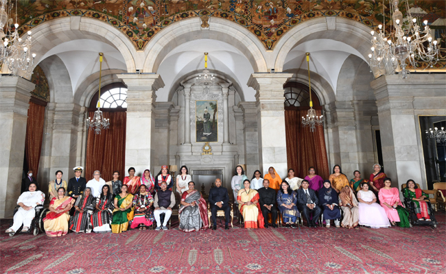 President Ram Nath Kovind with the recipients of Nari Shakti Puraskar