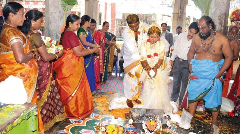 Pallavi Akurathi IAS Officer marriage