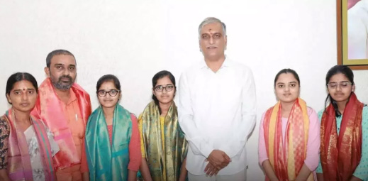 four docter sister with harish rao news telugu