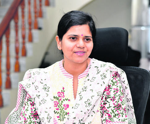 Ila TripathI IAS News in Telugu