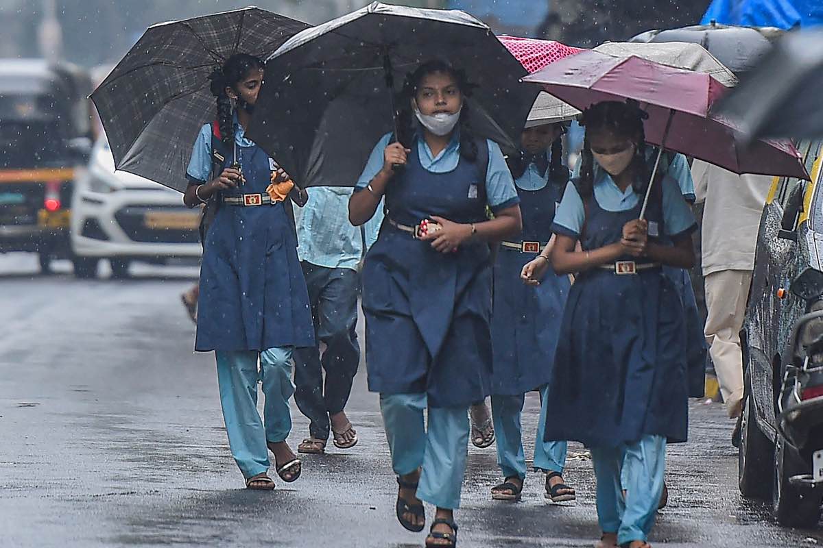 telangana schools and colleges holiday news heavy rain
