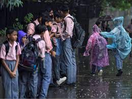 heavy rain schools holidays news telugu