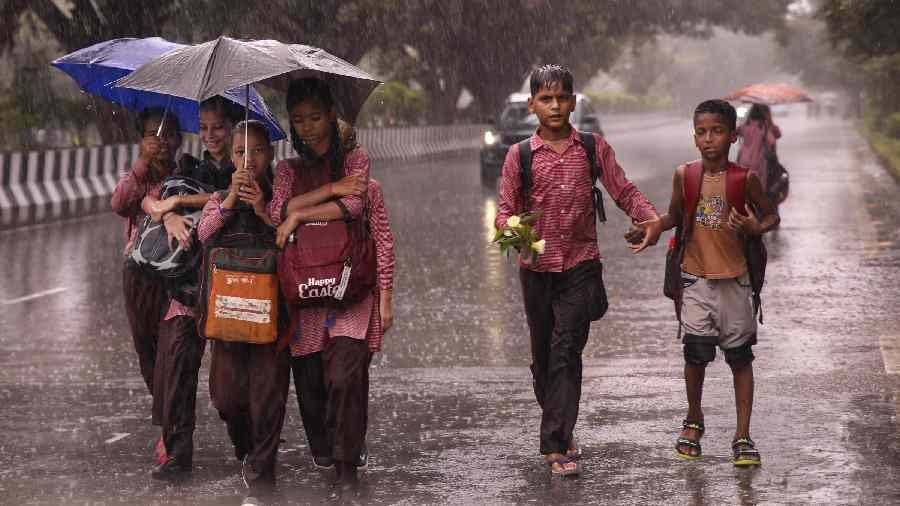 schools holidays due to rain telugu news
