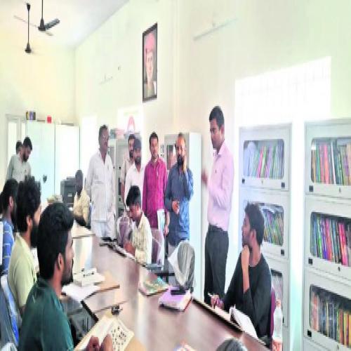 Library Inspection: జిల్లా గ్రంథాలయాన్ని తనిఖీలు చేసిన అడిషనల్ ...