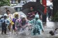 heavy rain schools holidays news telugu