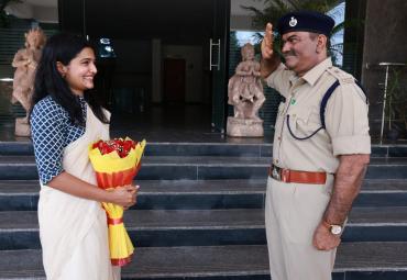 Viral moment of father and daughter at Police Academy   IAS Uma Harathi and Her Father IPS Venkateswarlu  Probationary IAS officers visiting State Police Academy in Hyderabad on June 15th  