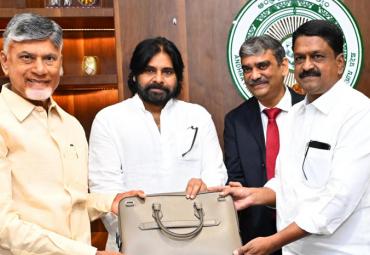 Andhra Pradesh Agriculture Minister Achennaidu introducing the agriculture budget  AP Budget of ₹2.94 Lakh Crores Complete Details in English  Andhra Pradesh Finance Minister Payyavula Keshav presenting the 2024-25 budget